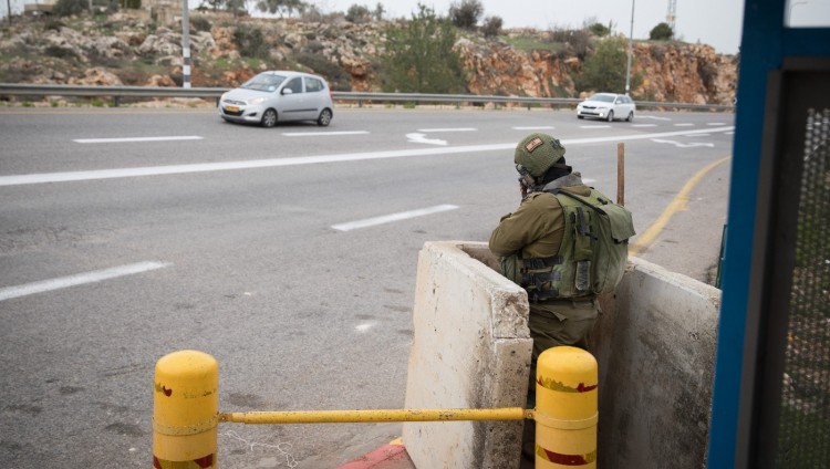 На КПП у Калькилии задержаны три палестинки с пистолет-пулеметом