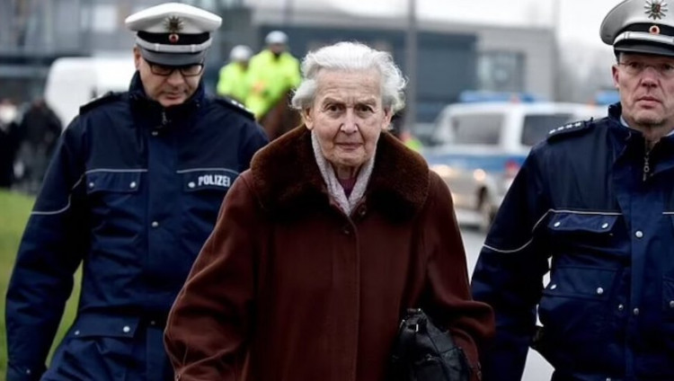 Суд Гамбурга приговорил 95-летнюю Урсулу Хавербек к году тюрьмы за отрицание Холокоста