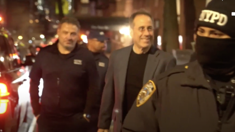 Полицейские Нью-Йорка защитили комика Джерри Сайнфелда от пропалестинских демонстрантов