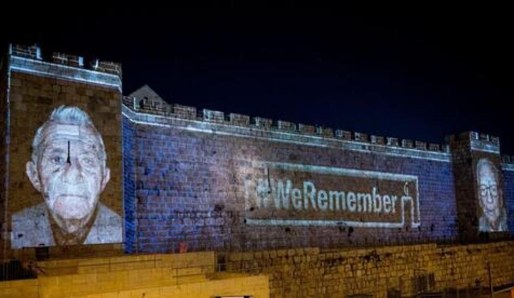 На стенах Старого города в Иерусалиме показали лица выживших в Холокосте