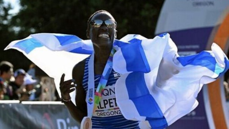 Израильская легкоатлетка заняла третье место в Бостонском марафоне