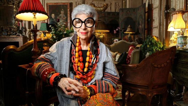 В возрасте 102 лет скончалась знаменитый дизайнер Айрис Апфель