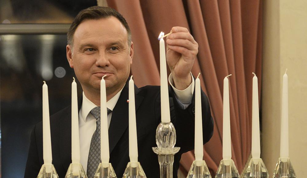В Президентском дворце в Польше зажгли свечи в честь Хануки