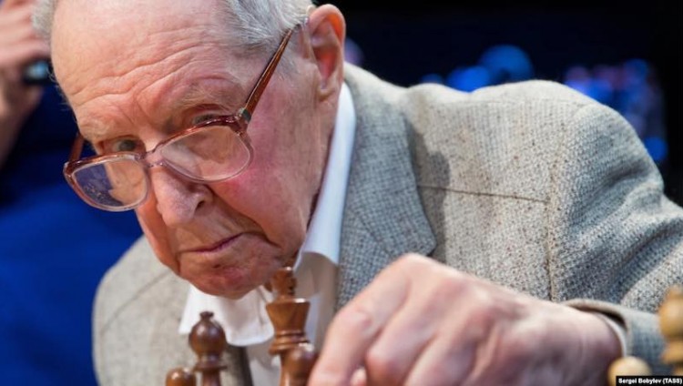 Старейший гроссмейстер мира Юрий Авербах умер в возрасте 100 лет