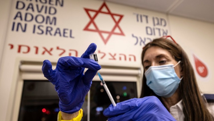Израильские ученые: четвертая доза вакцины малоэффективна против омикрона