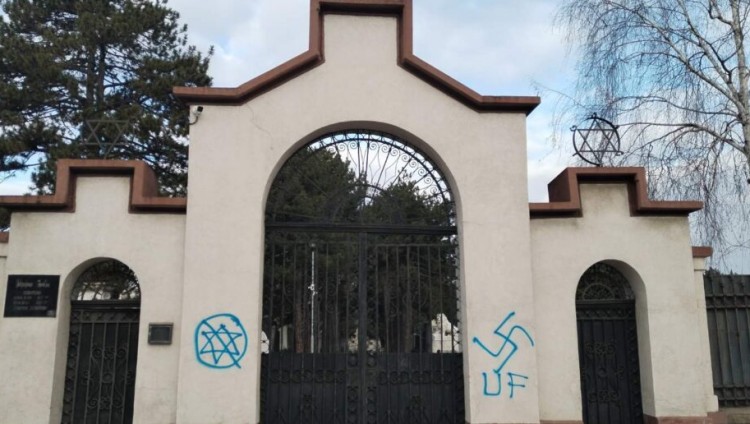 Еврейское кладбище в Белграде осквернили во второй раз за два года