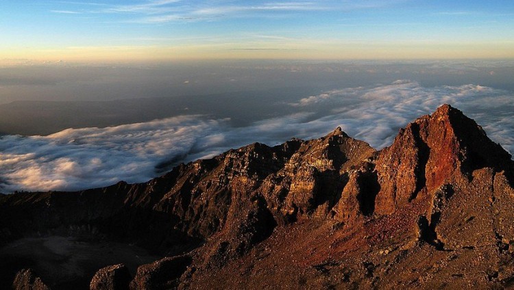 В Индонезии при восхождении на вершину погиб израильский альпинист