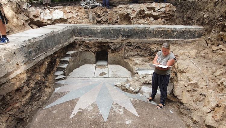 Археологи раскопали  в Вильнюсе ковчег Торы Большой синагоги XVII века