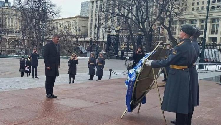 Габи Ашкенази возложил венок на могилу Неизвестного солдата в Москве