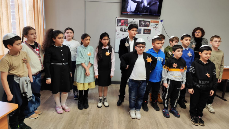 День памяти жертв Холокоста отметили в детском клубе ОГЕ в Сокольниках 