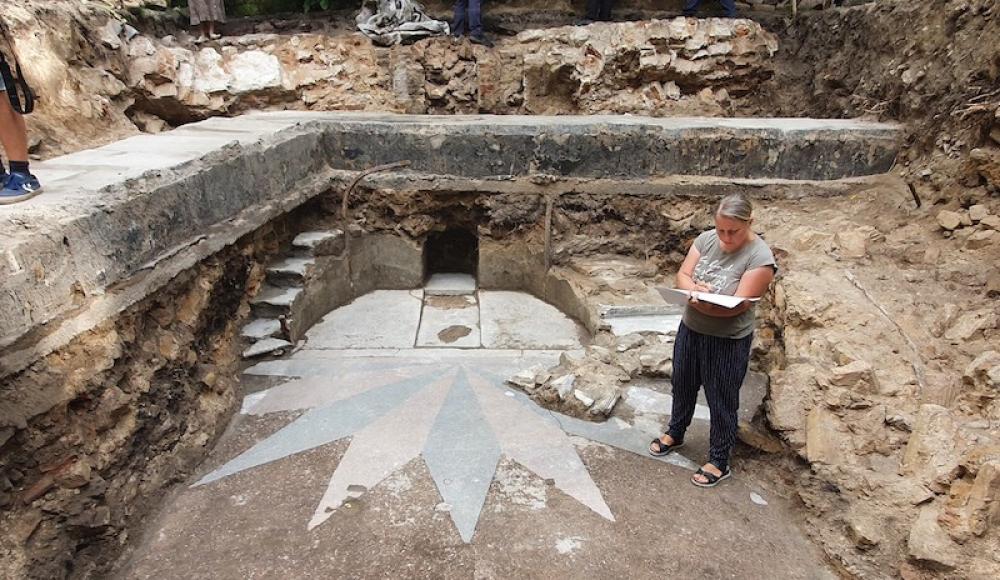 Археологи раскопали  в Вильнюсе ковчег Торы Большой синагоги XVII века