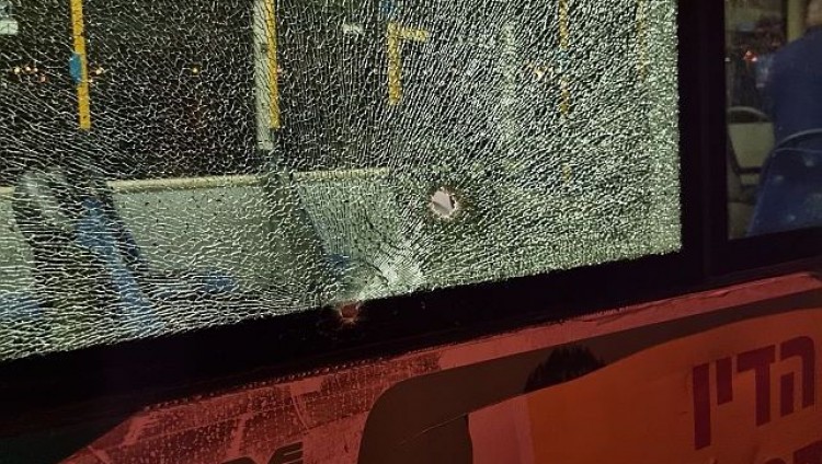 Террорист обстрелял автобус в старом городе Иерусалима, есть раненые
