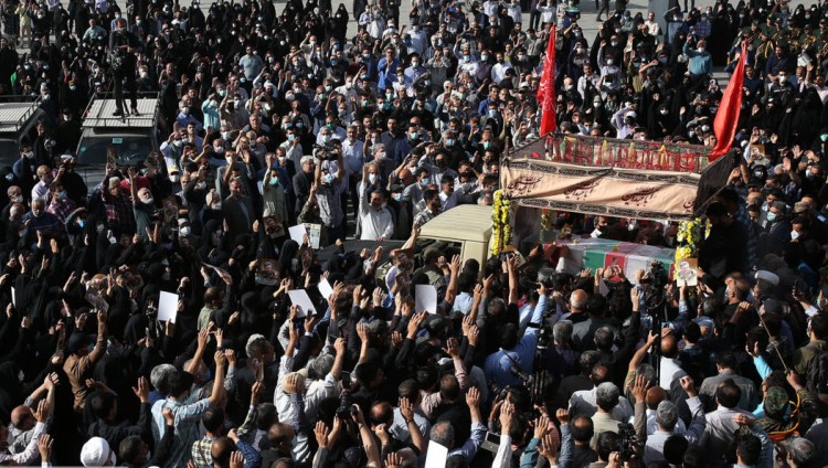 На похоронах убитого полковника «Кудс» тысячи иранцев скандировали «Смерть Израилю!»