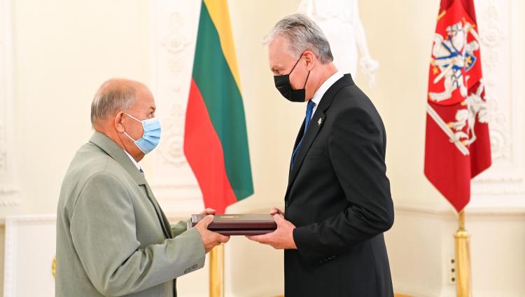 Президент Литвы наградил граждан, спасавших евреев в период Холокоста