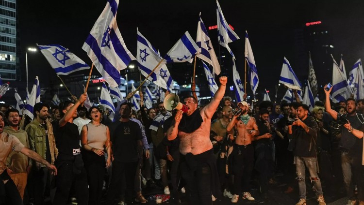 В Тель-Авиве активисты напали на министра экономики Израиля
