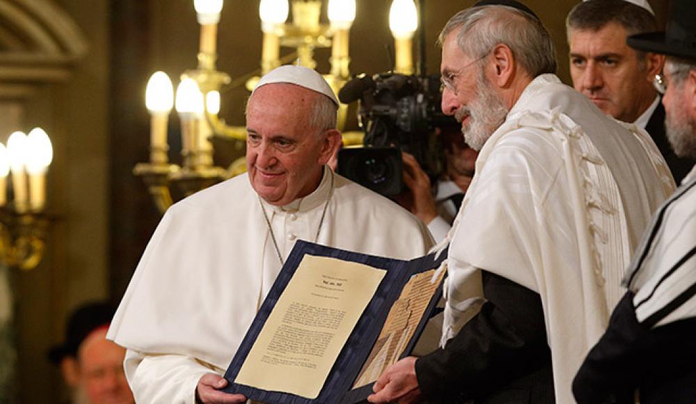 Папа Римский пояснил раввинам, что словами о Торе не хотел принизить значение иудаизма