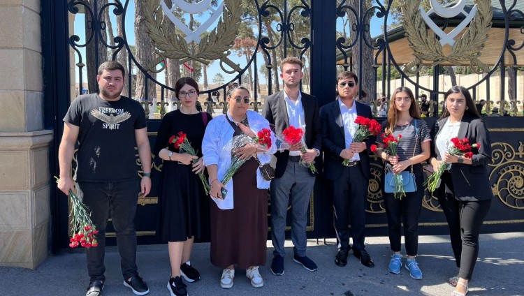 Еврейская молодежь Азербайджана посетила Аллею почетного захоронения
