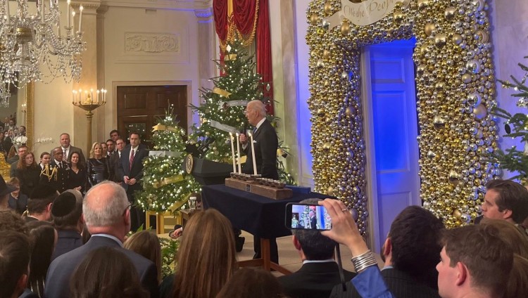 Президент США поздравил евреев с праздником Хануки и пообещал противодействовать антисемитизму