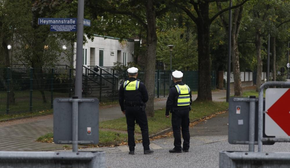 Чуть не убивший лопатой посетителя синагоги в Гамбурге преступник избежит тюрьмы