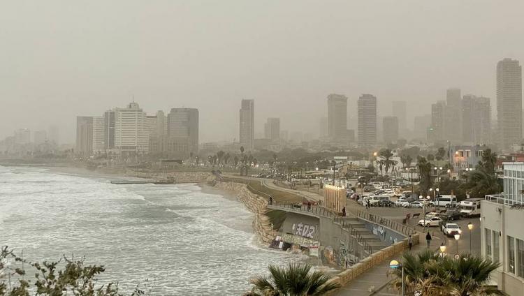На Израиль обрушилась пыльная буря с мощными ливнями