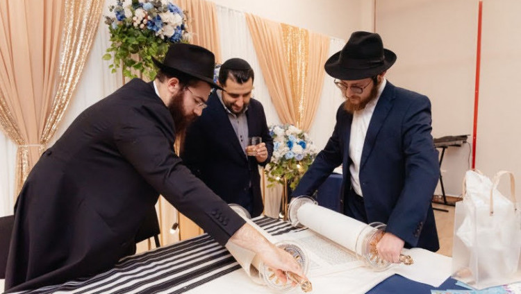 Церемония внесения свитка Торы состоялась в еврейской общине Сколково