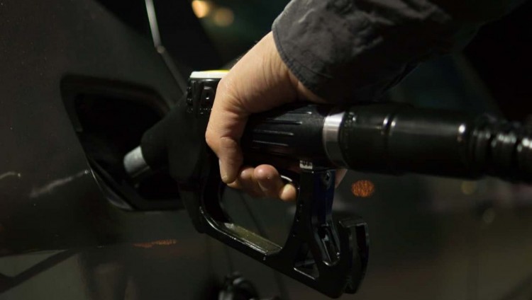 Министр финансов Израиля подписал указы, которые должны способствовать снижению цен на бензин 