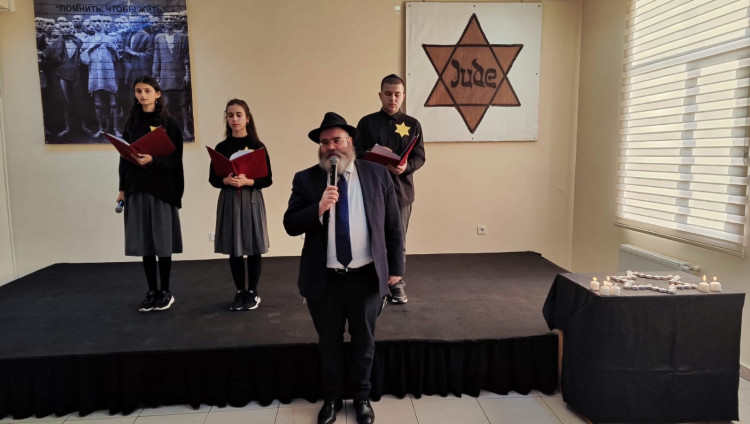 В еврейской школе «ХАБАД-Ор Авнер» в Баку почтили память жертв Холокоста