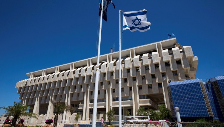 Банк Израиля расширяет программу помощи жертвам насилия в семье