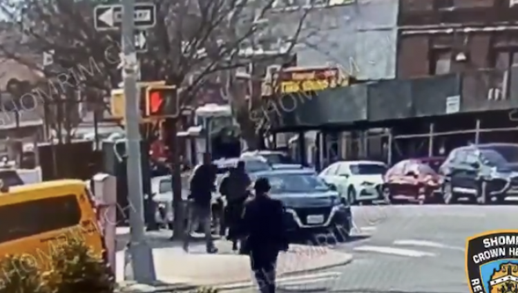 В Бруклине 15-летнюю еврейку избили на автобусной остановке
