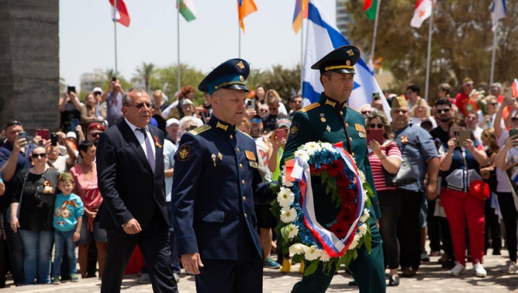 В Израиле возложили венки к мемориалу Победы и памятнику блокадникам «Свеча памяти»