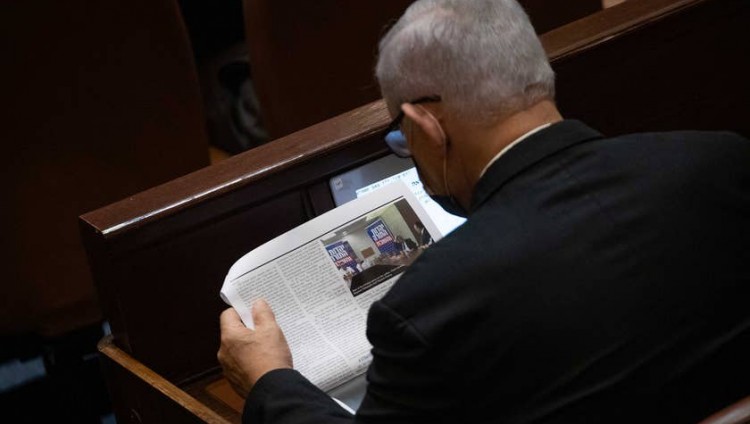 От газеты Адельсона до радио «Галей ЦАХАЛ»: медиаимперия Нетаньяху рушится