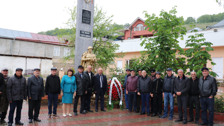 Венки к памятнику Неизвестному солдату: 26 Ияра в Красной Слободе