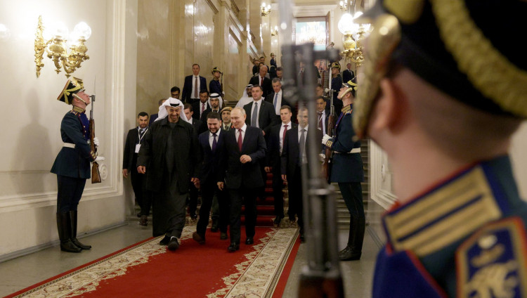 Путин назвал принципиальным создание палестинского государства на встрече с президентом ОАЭ