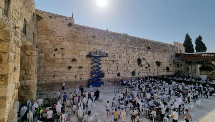 Перед осенними праздниками: в Израиле проверили на прочность Стену Плача