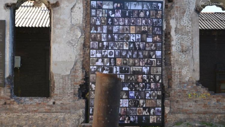 На руинах синагоги Мариуполя появилась инсталляция памяти жертв Холокоста
