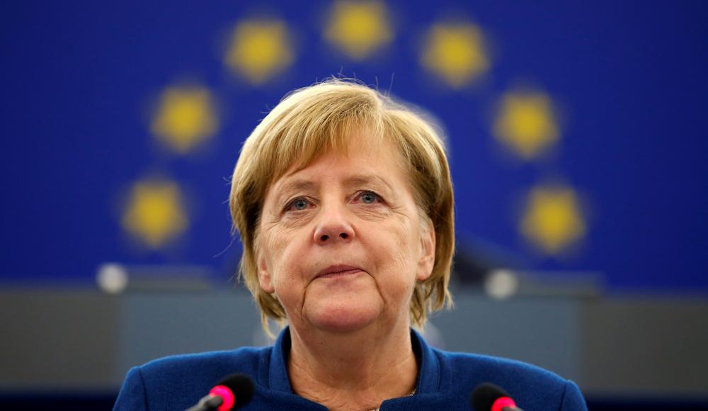 Уходящая в отставку канцлер Германии удостоена награды за борьбу с антисемитизмом