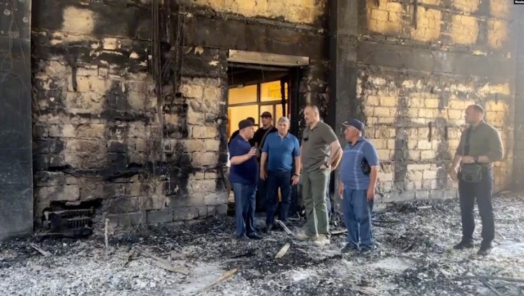 Глава Дагестана Сергей Меликов посетил сожженую террористами синагогу Келе-Нумаз