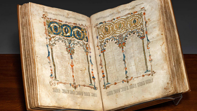 Sotheby's выставит на аукцион Библию Шем-Това XIV века