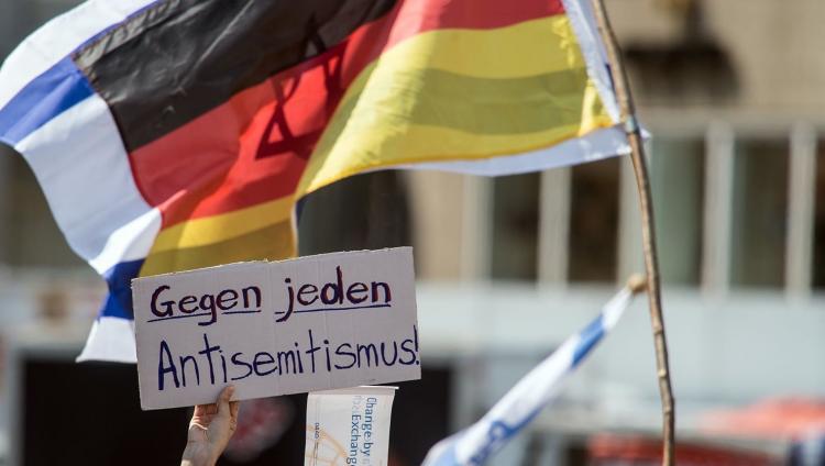 Полиция: в Германии ежедневно регистрируется 6 преступлений на почве антисемитизма