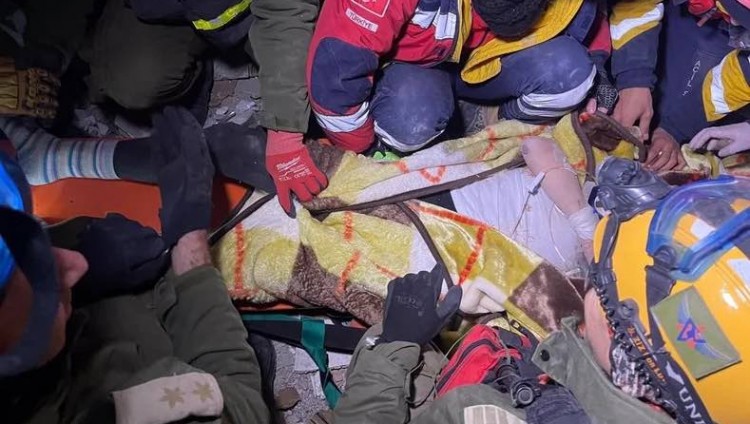 Спасатели ЦАХАЛа вытащили из-под обломков в Турции шестерых выживших
