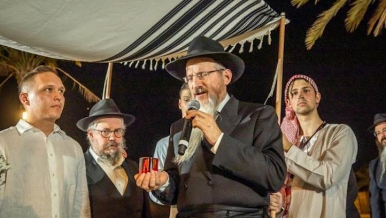 Берл Лазар провел самую массовую еврейскую свадьбу в ОАЭ при участии 600 молодых евреев из России