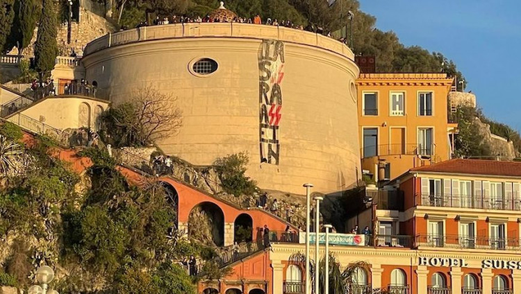 На башне в Ницце вывесили огромный антиизраильский баннер с логотипом СС