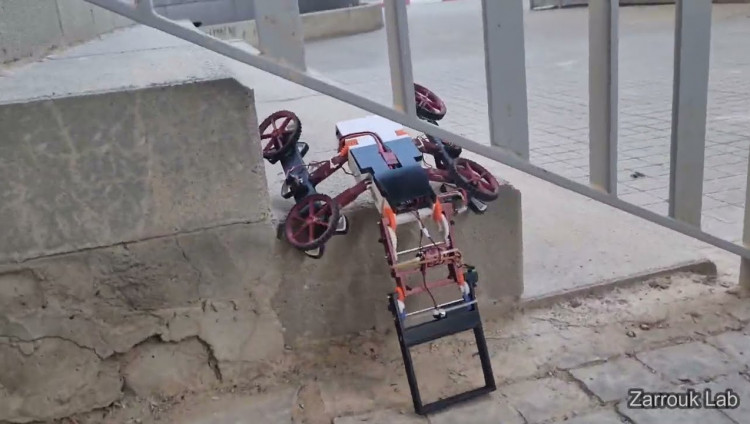 В Израиле разработали робота-трансформера, поднимающегося по ступенькам с помощью хвоста