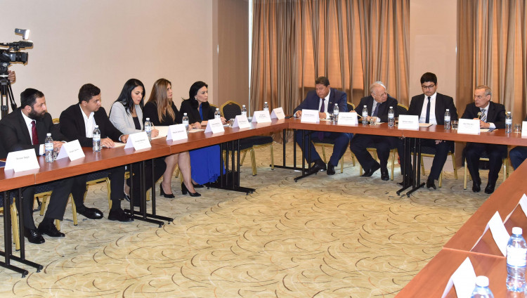 Посвященный Гейдару Алиеву круглый стол состоялся в Баку при поддержке СТМЭГИ