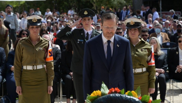 Беннет и Герцог возложили венки к мемориалу узников Варшавского гетто в «Яд Вашем»