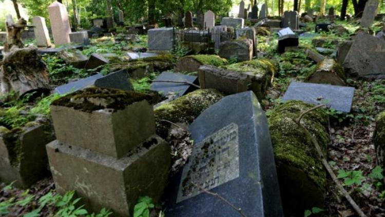 Разоренное еврейское кладбище в Каунасе привлекло внимание правительства США