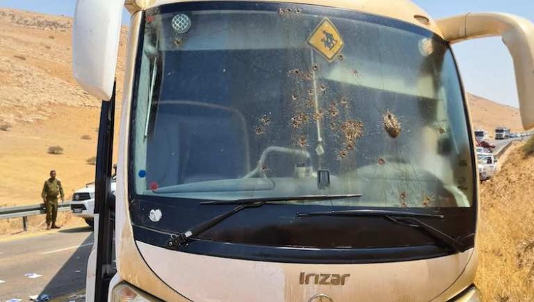 Четыре человека получили ранения при обстреле автобуса в долине реки Иордан