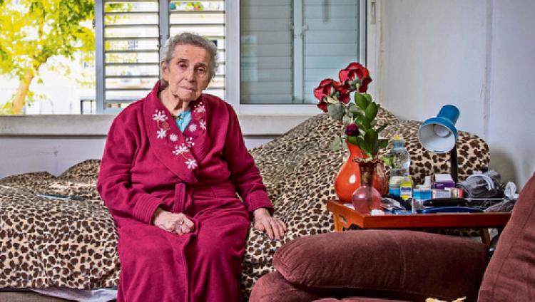 95-летняя репатриантка из Москвы четыре года живет взаперти