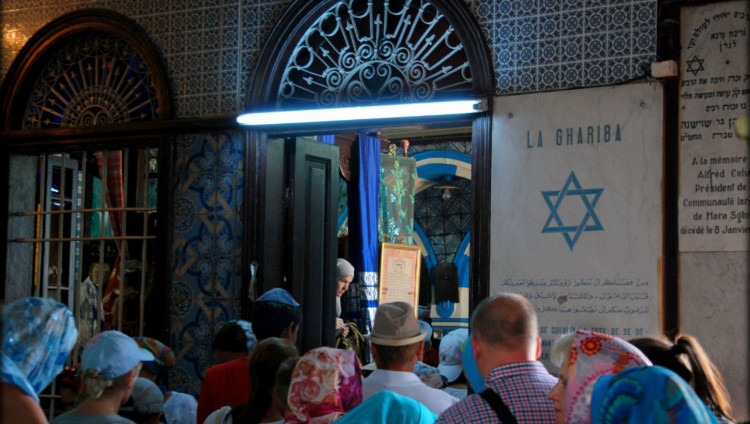 Французский имам просит израильтян продолжить паломничество в синагогу «Эль-Гриба» в Тунисе несмотря на теракт