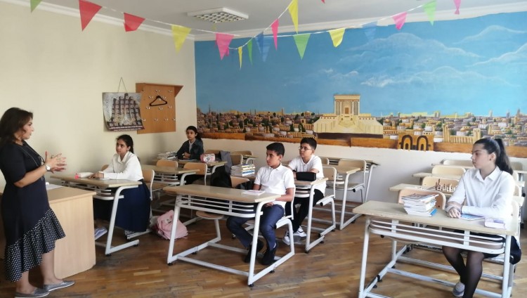 В бакинской еврейской школе начался учебный год